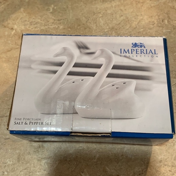 IMPERIAL COLLECTION FINE PORCELAIN SALT & PEPPER SET NIB - Picture 6 of 8